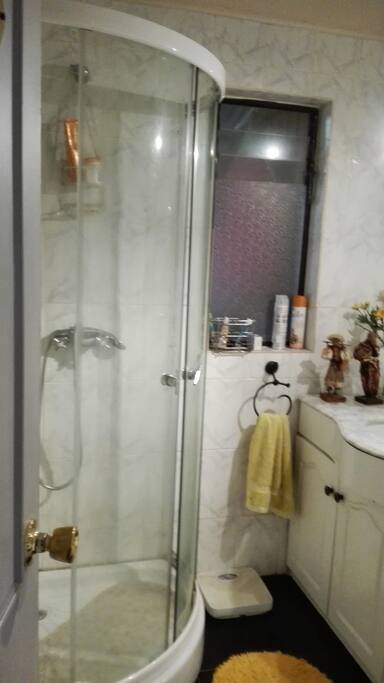 baño para dormitorio uno y dos