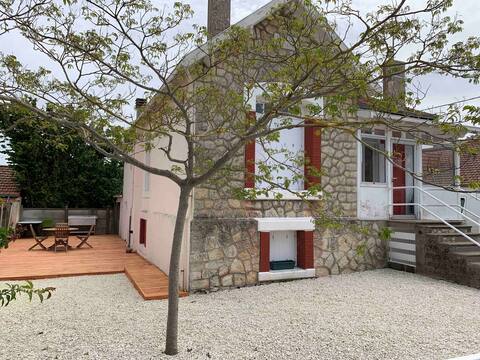 Charming place in a great location.