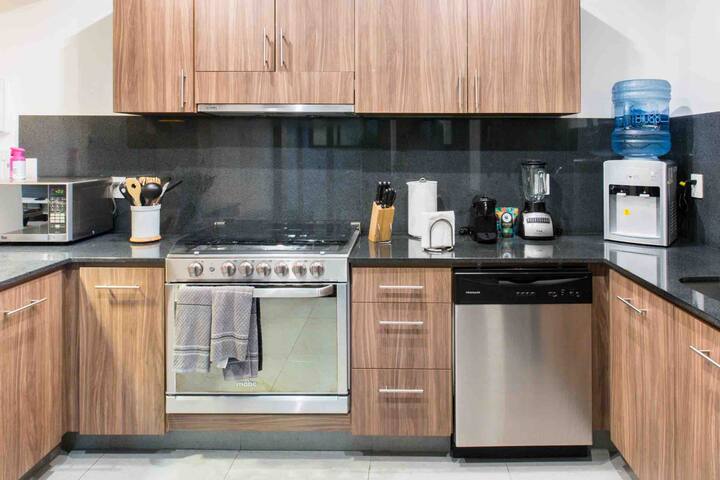 2BD Modern Apartment gallery image 5