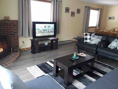 Cozy, clean, 2nd floor condo in Conway, NH!