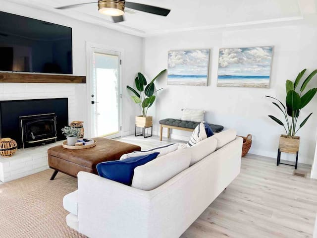 Modern ❤️ of South Park, SD skyline, private patio