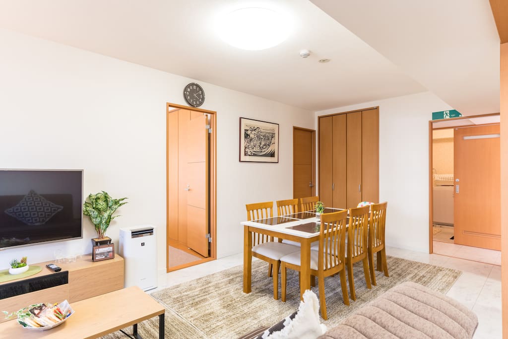 There are separated 4 bedrooms, so you can keep your privacy. 個別に独立したベッドルーム4部屋ありますので、プライバシーの確保もできます。