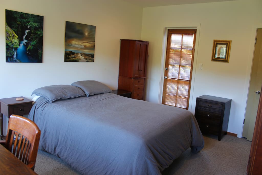 Bedroom, Queen-sized bed + restoration hardware comforter.