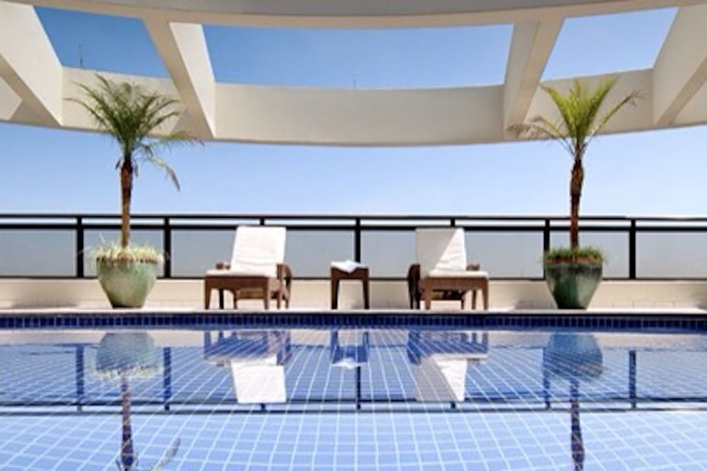 Piscina ao ar livre, com serviço