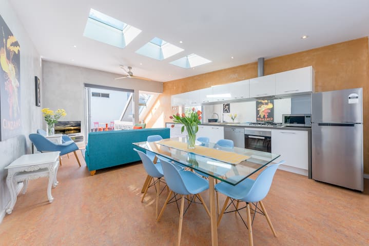 Designer house in quiet street on city doorstep