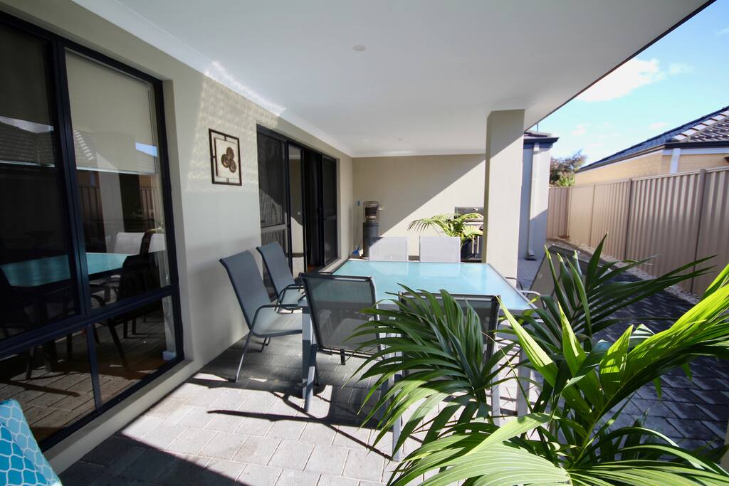 Alfresco dining