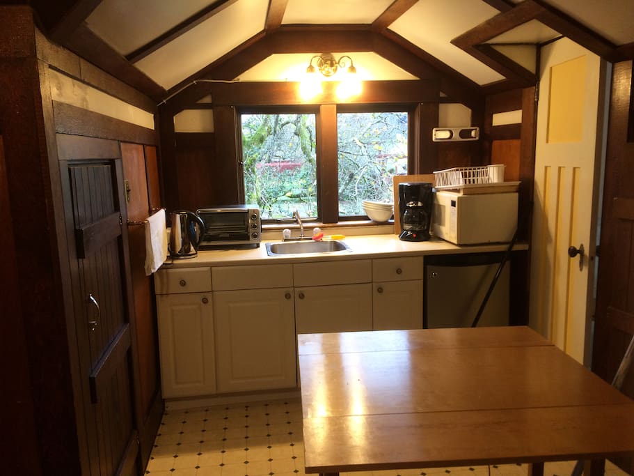 Meal preparation area and seating