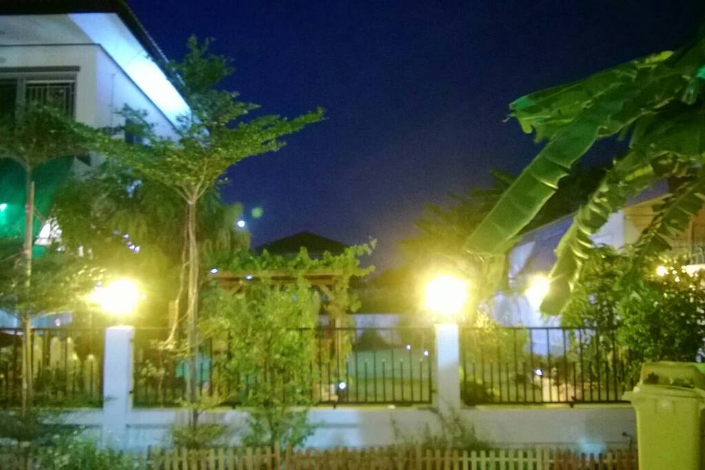 รั้วบ้าน