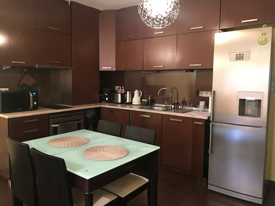 Fully equipped kitchen with all you need there.
