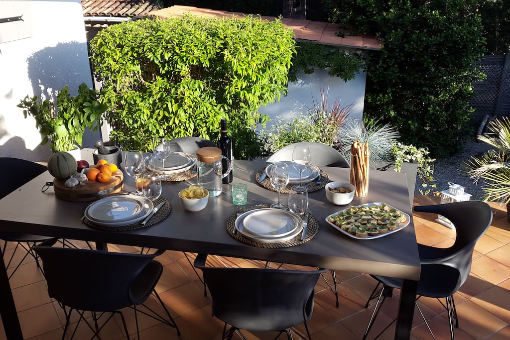 possibilité de manger à 8 sur la terrasse