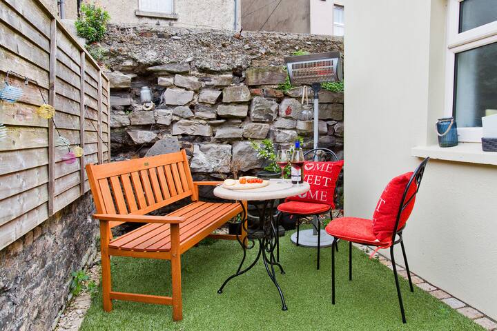 A beautiful cottage in the heart of Dublin! gallery image 3