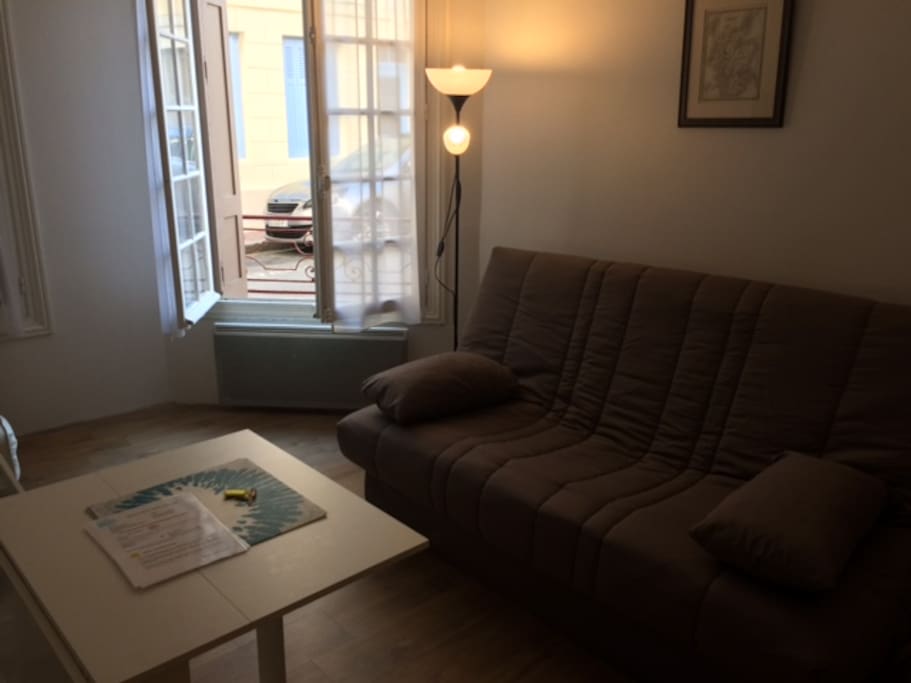 SALON -