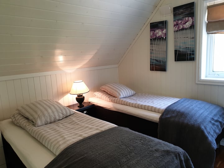 2号卧室在阁楼里。 这包括2张单人床，可以轻松铺成双人床