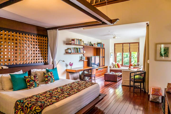 Quarto principal com área de TV