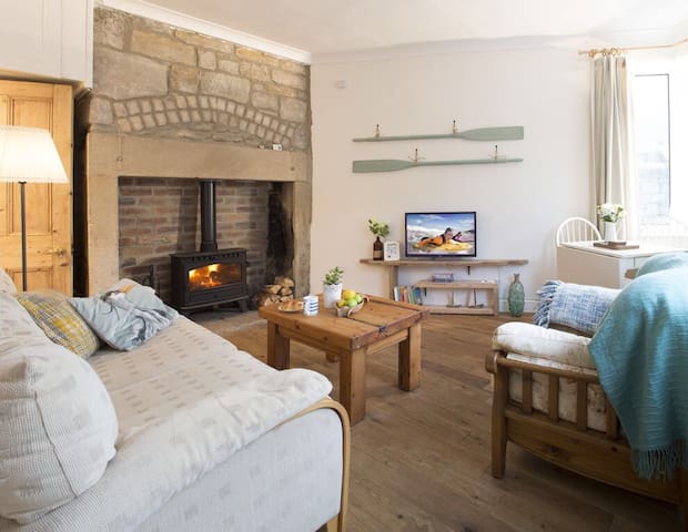 Quirky, cosy, dog friendly cottage on the coast.