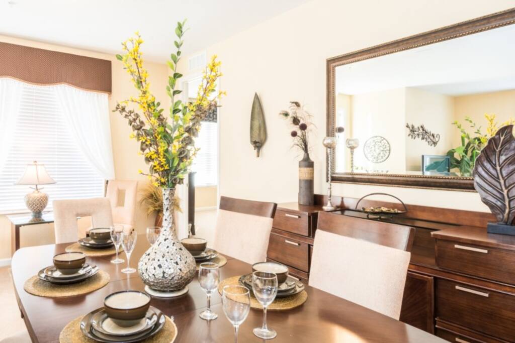 Dining Room,Indoors,Room,Floral Design,Flower