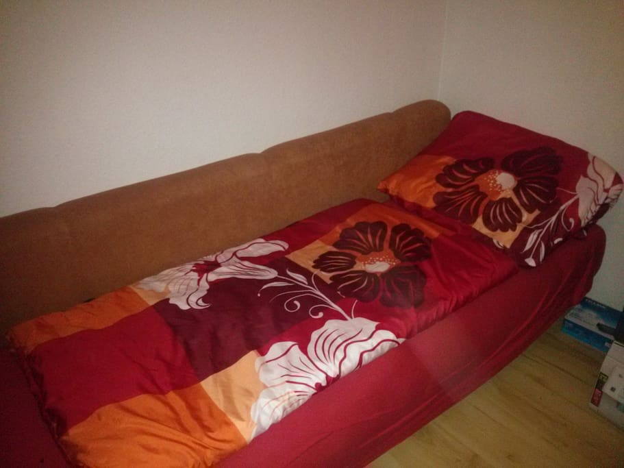 Ggf. Zi. 10qm mit Schlafcouch, bis zu 1,4 m breit – possibly room 10 sqm with sofa bed up to 1,4 m width