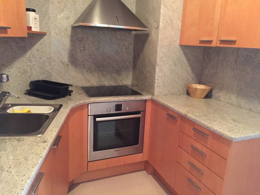 COCINA NUEVA Y EQUIPADA