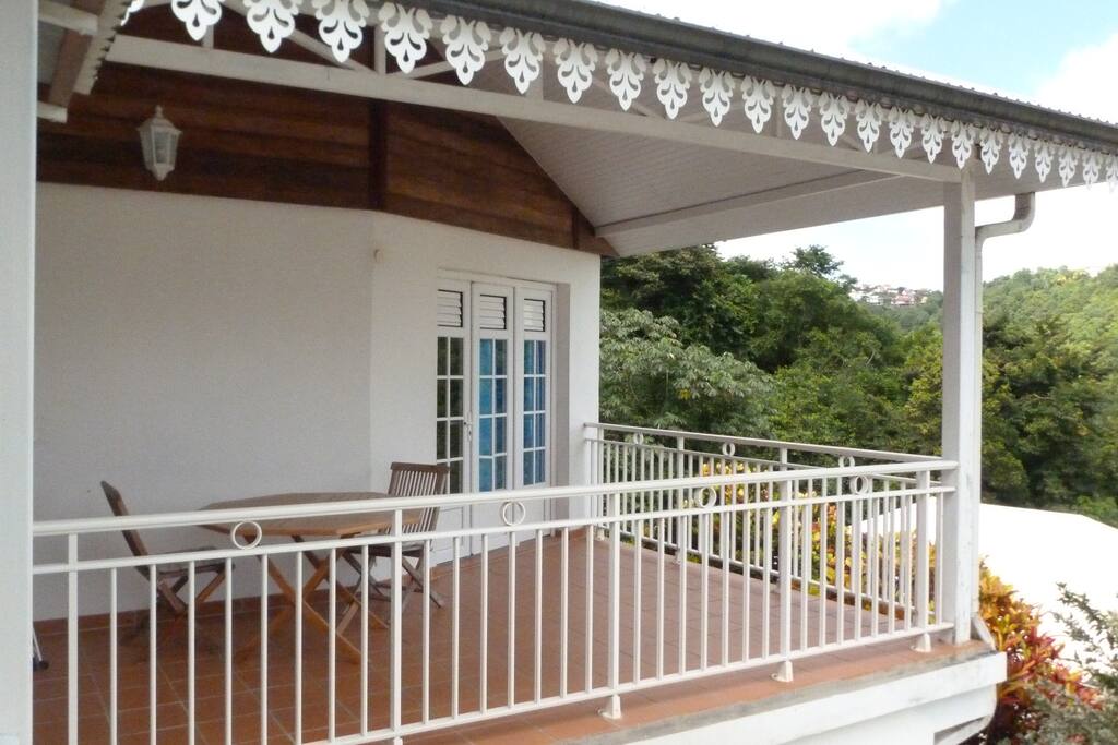Terrasse vue mer et forêt
