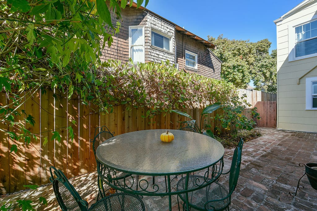 Private front patio.