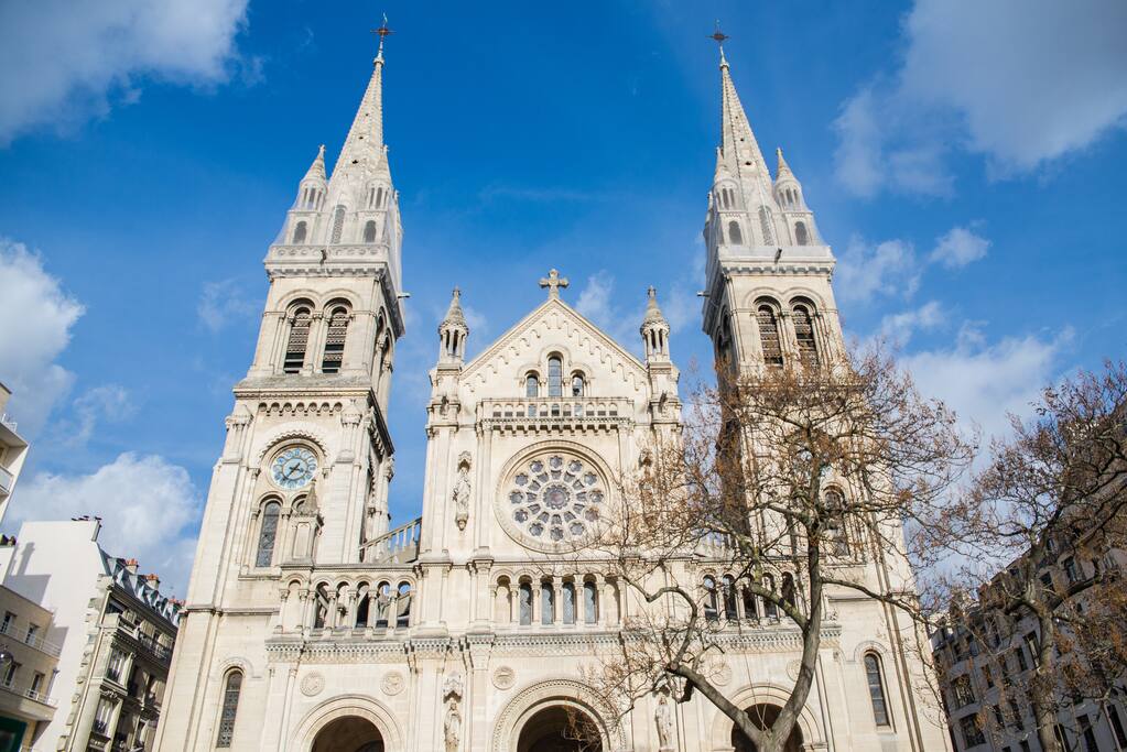 Basilique Saint-Ambroise à 1 minute à pied