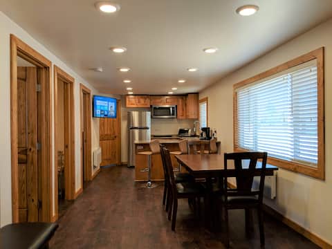 Bunkhouse West Suite -Newly renovated in Town