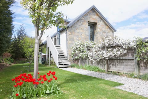 Successful Airbnb property: The Little Stone Cottage in Wānaka