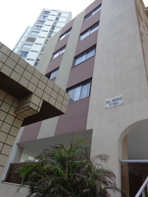 Entrada do Edifício com portaria.