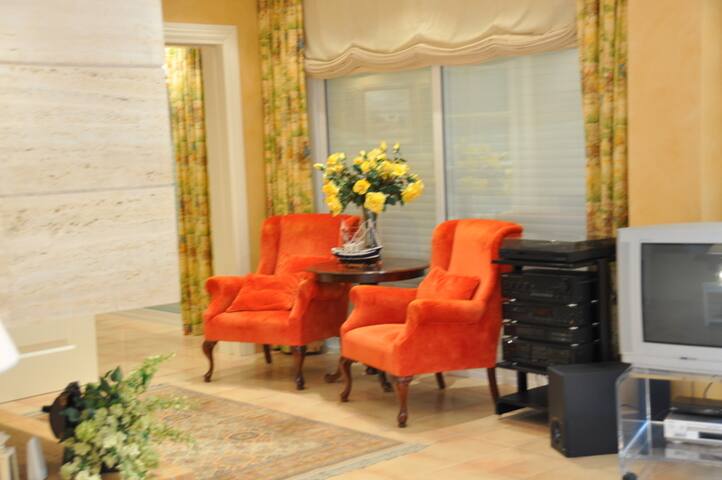 Magnificent villa near the sea gallery image 5