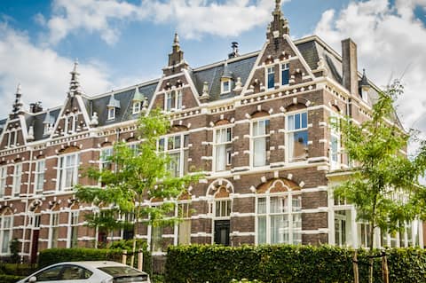 JJ, completely independent apartment