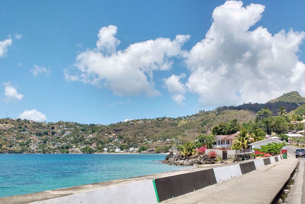 Sunset Stay is a 3 - 7 minute stroll away from the western coast where there are various beaches