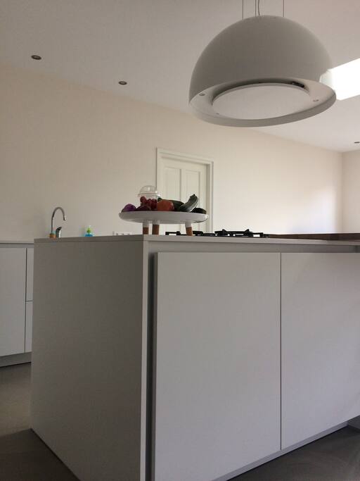 Picture 3 of the kitchen
