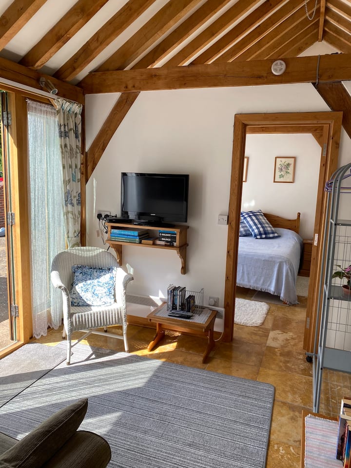 The Summer House Set In Private  8 Acre Estate - East Sussex