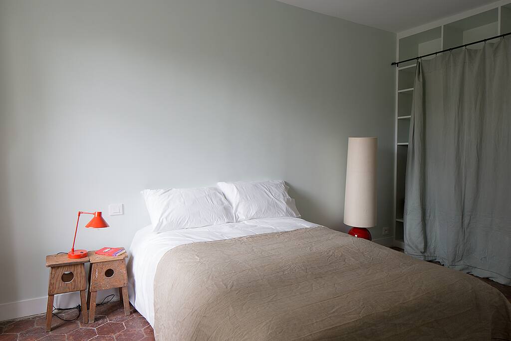 Bedroom, the bed is 140 cm, totally new, bought in 2016, high quality, sheets idem.