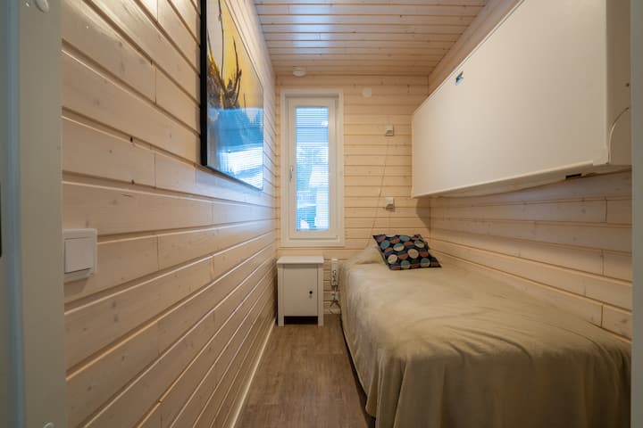 Menšia spálňa s dvoma posteľami