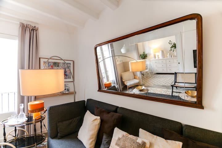 Charming flat next to Ramblas. Daily Cleaning! gallery image 4