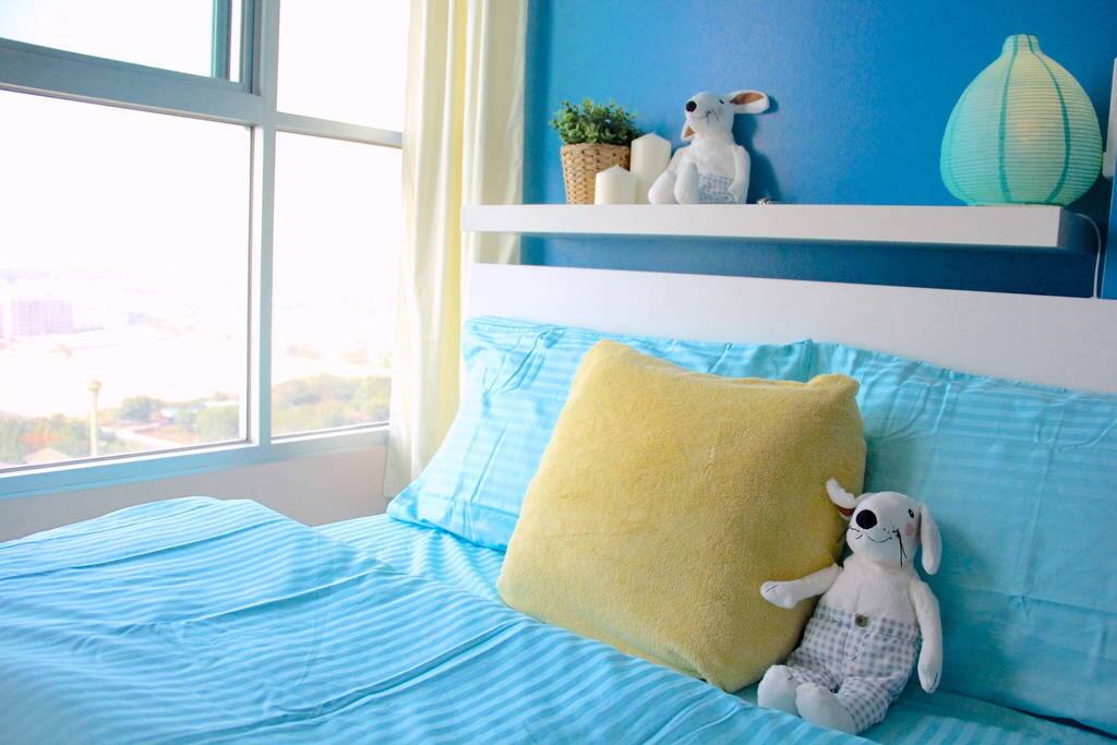 Waken up by the beach view