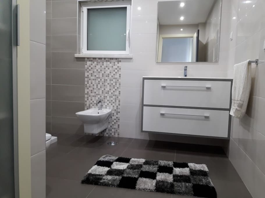 WC Cinza