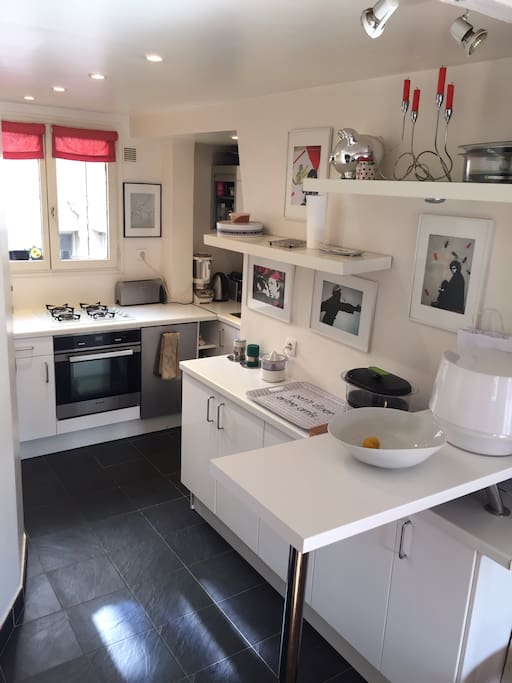 Cuisiner avec tous l'électroménager nécessaire
