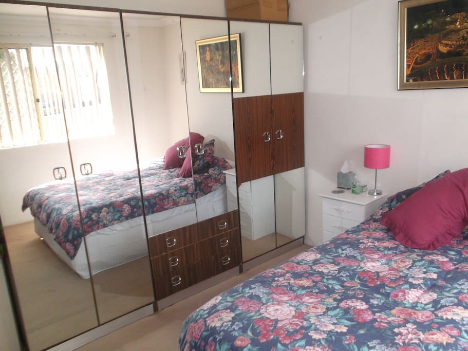 6 door wardrobe with drawers
