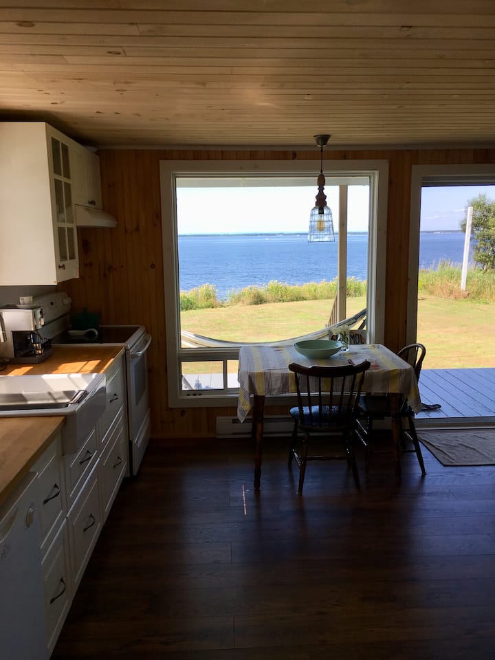 Chalet au bord de l’eau à Caraquet Chalets for Rent in Caraquet