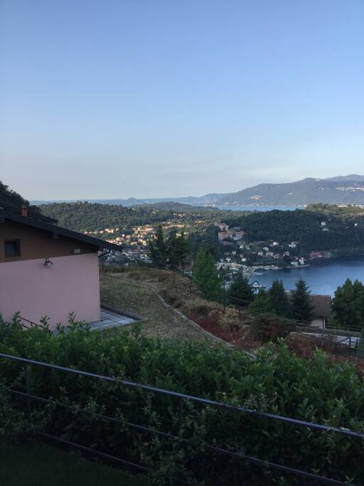 les quatre photos donnent une idée de la vue dont on peut profiter sur la terrasse