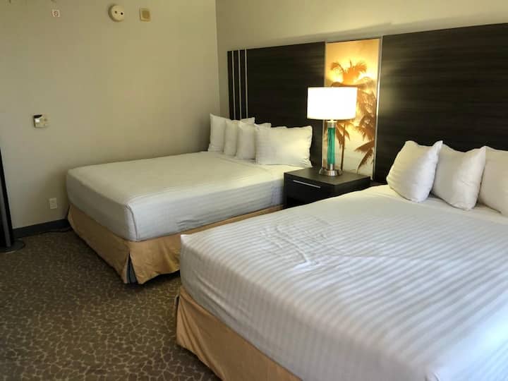 2 מיטות בגודל מלא 