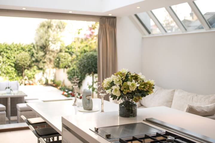 Luxury Victorian House, Parsons Green/Chelsea gallery image 2