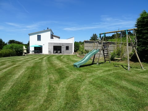 house 400 m from the beach of Beg Leguer