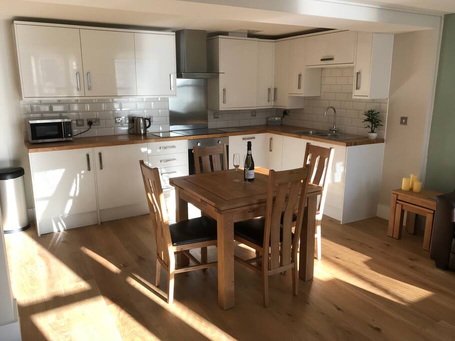 Lovely solid oak table and chairs - perfect for a meal or drink