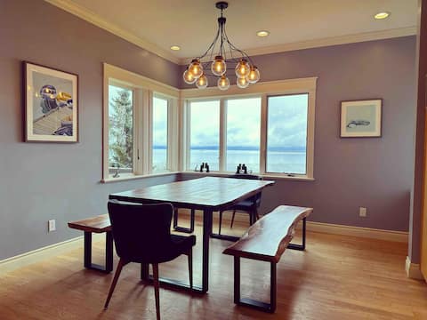 Gorgeous Bayfront Home with Bay / Mountain View’s