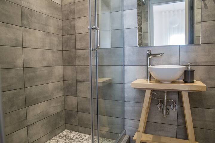 Modern 3 Bedrooms Apartment with Gym & Wi-Fi gallery image 5