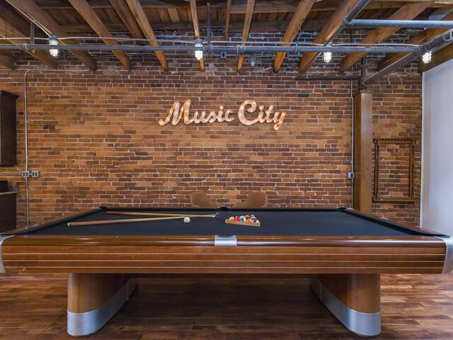 The Library – Music City – Downtown Penthouse gallery image 3