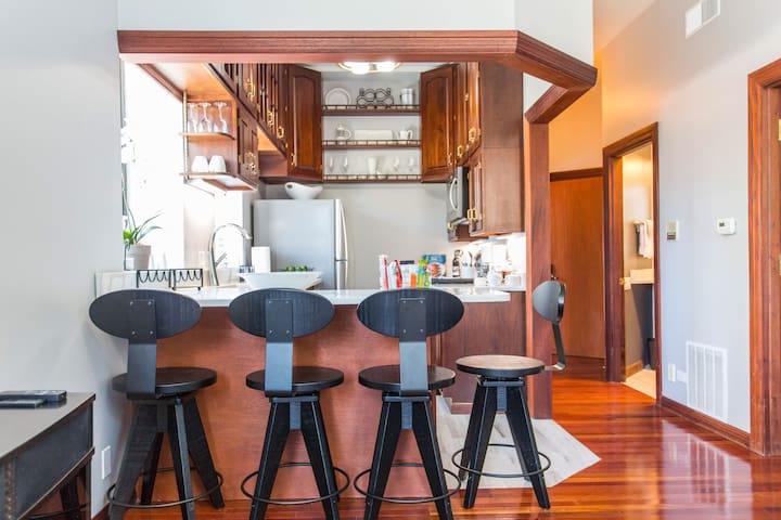 Peaceful River West, free parking